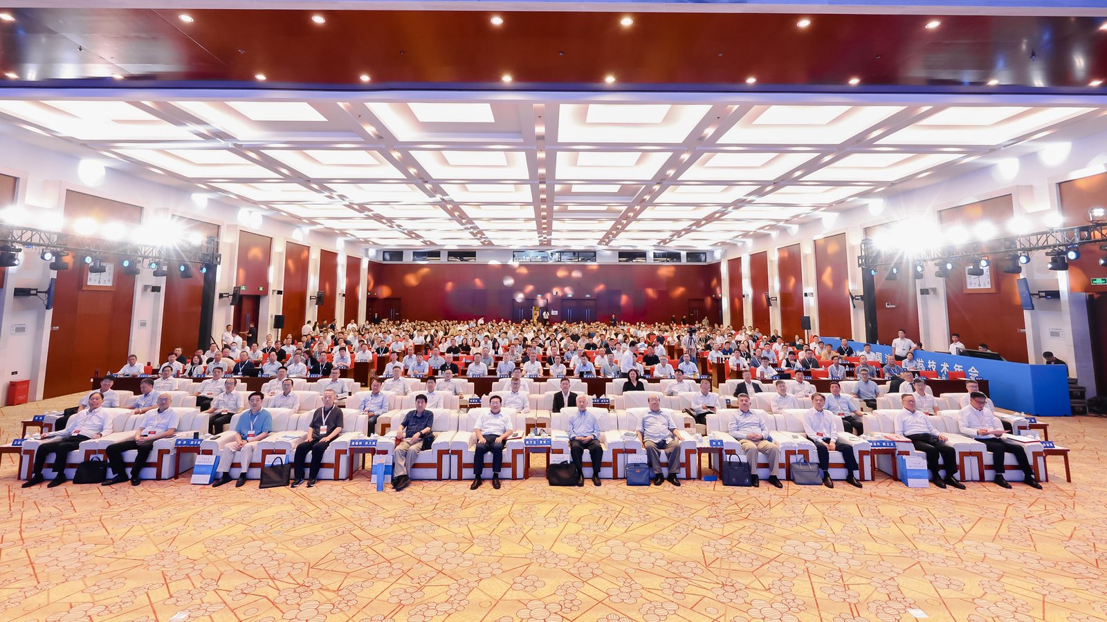 杜克泰克出席“2025中国油气开发技术年会”分享声波技术创新成果
